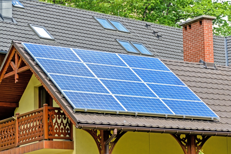 chauffagiste-VALDEROURE-min_solar-panels-1477987